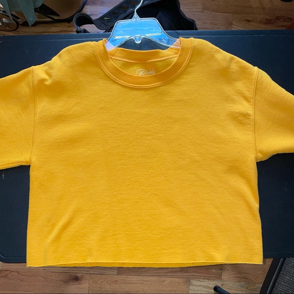 Cropped crew neck